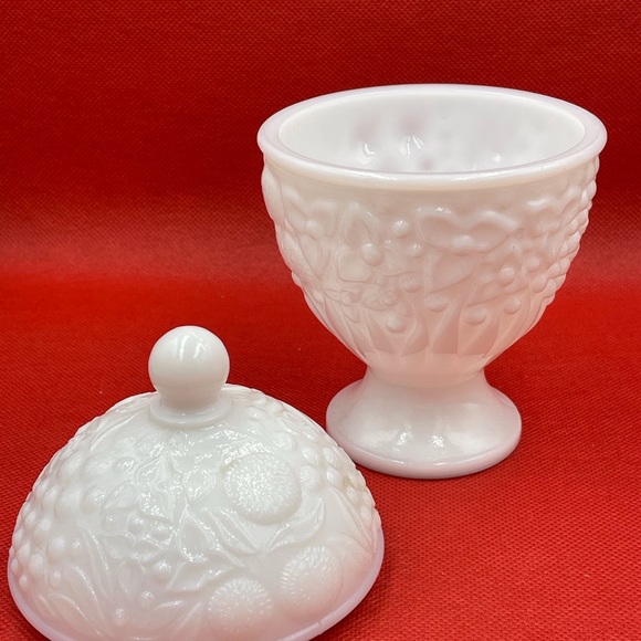 🍬Vintage Avon Pedestal Milk Glass Candy/ Trinket Dish With Lid - Picture 2 of 7
